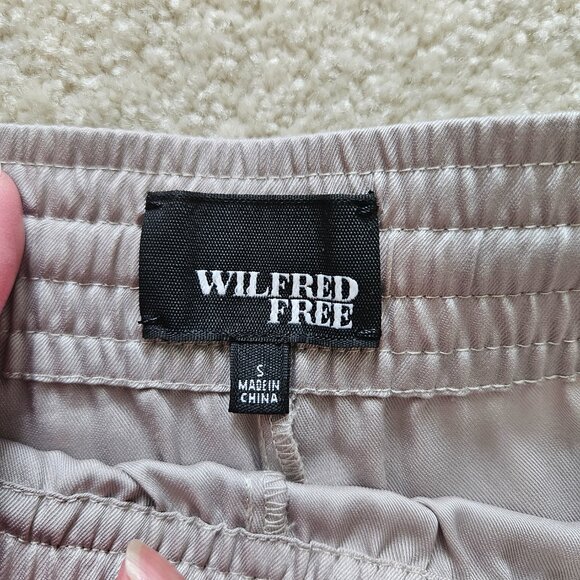 Aritzia Wilfred Free Grey Satin Shorts Size S - Picture 4 of 4